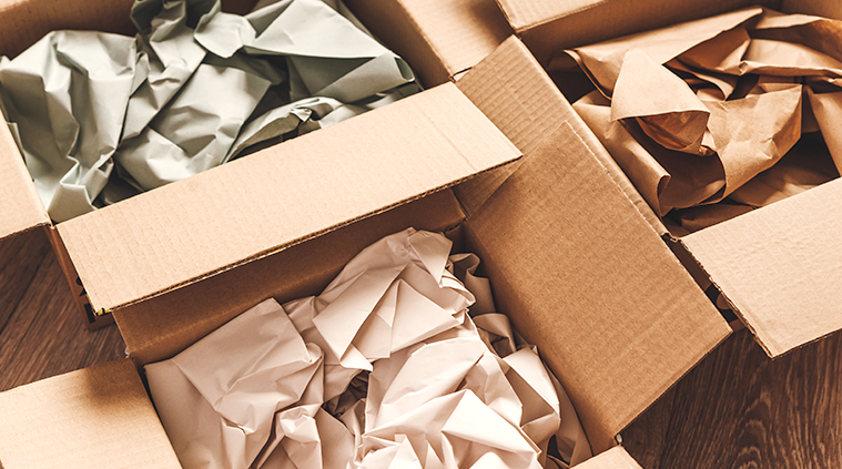 Box with crumbled paper fillings